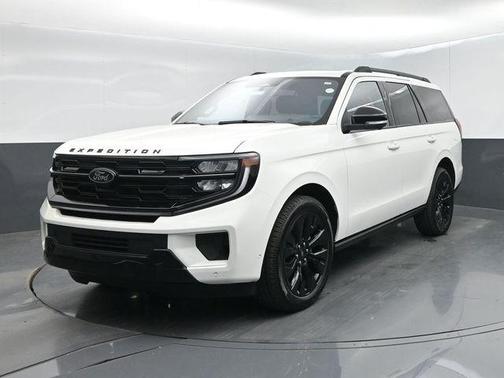 White Metallic 2025 Ford Expedition Platinum