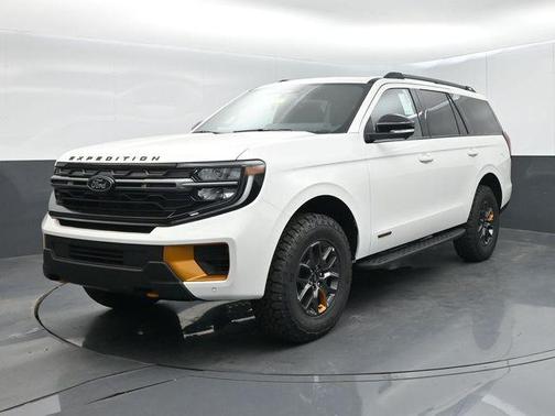 Star White Metallic Tri-Coat 2026 Ford Expedition Tremor