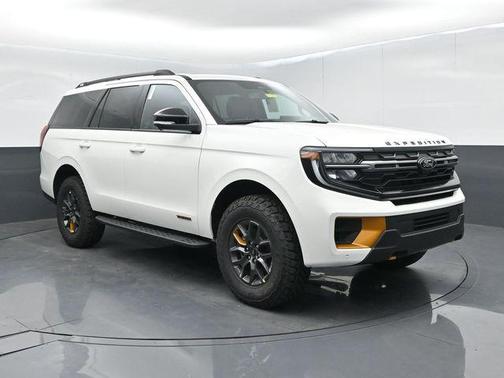 Star White Metallic Tri-Coat 2026 Ford Expedition Tremor