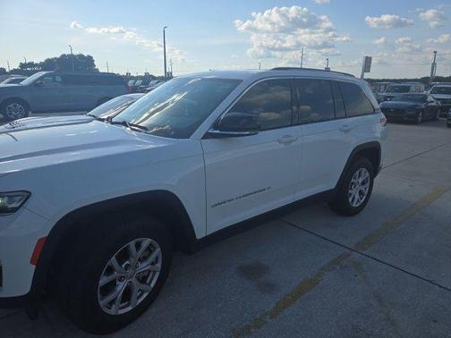 Bright White Clearcoat 2022 Jeep Grand Cherokee Limited