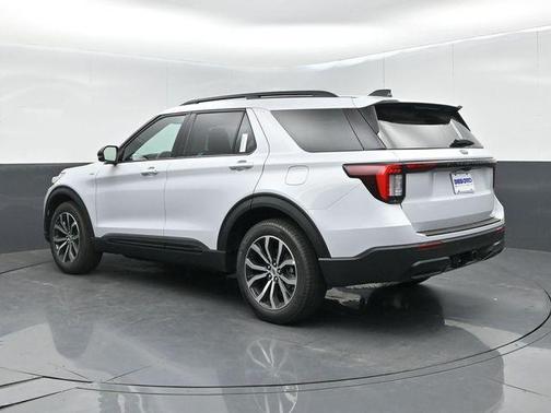 Space White Metallic 2026 Ford Explorer ST-Line