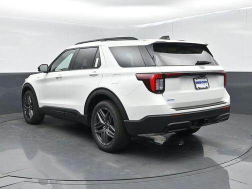 Star White Metallic Tri-Coat 2026 Ford Explorer ST-Line