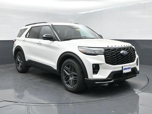 Star White Metallic Tri-Coat 2026 Ford Explorer ST-Line