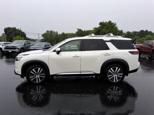 Pearl White Tricoat 2024 Nissan Pathfinder Platinum 4WD