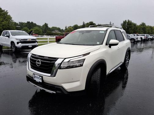 Pearl White Tricoat 2024 Nissan Pathfinder Platinum 4WD