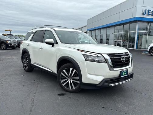 Pearl White Tricoat 2024 Nissan Pathfinder Platinum 4WD
