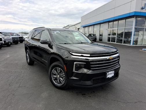 Mosaic Black Metallic 2025 Chevrolet Traverse LT