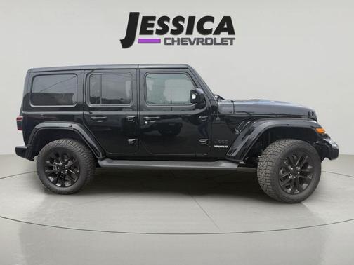 Black Clearcoat 2022 Jeep Wrangler Unlimited High Altitude 4x4