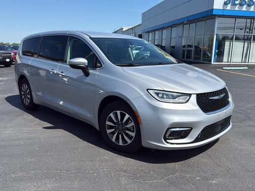 Silver Mist Clearcoat 2023 Chrysler Pacifica Hybrid Touring L
