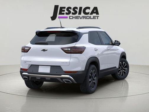 Iridescent Pearl Tricoat 2026 Chevrolet Trailblazer ACTIV