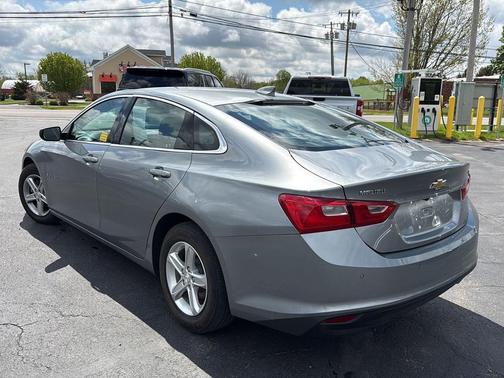 Sterling Gray Metallic 2024 Chevrolet Malibu FWD 1LT