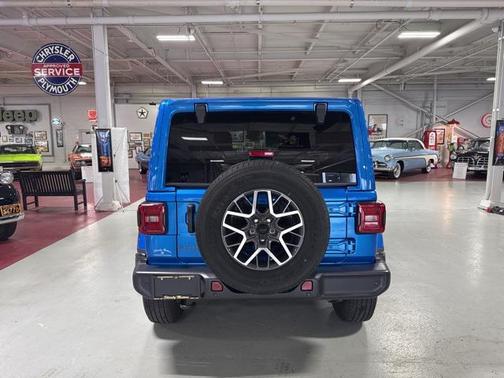 2025 Jeep Wrangler 4-Door Sahara 4x4