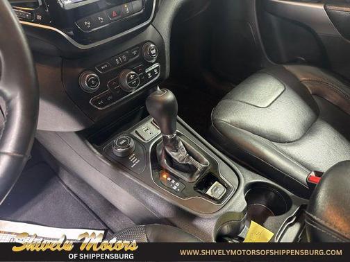 Granite Crystal Metallic Clearcoat 2019 Jeep Cherokee Limited