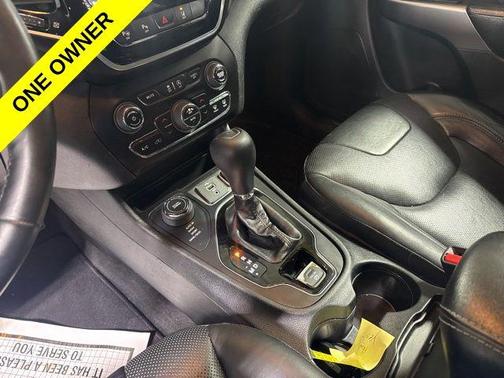 Granite Crystal Metallic Clearcoat 2019 Jeep Cherokee Limited