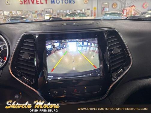 Granite Crystal Metallic Clearcoat 2019 Jeep Cherokee Limited