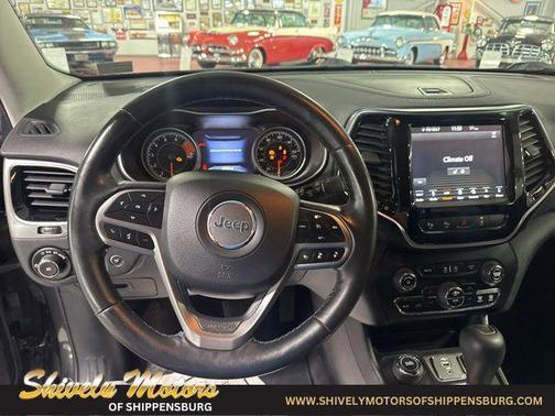 Granite Crystal Metallic Clearcoat 2019 Jeep Cherokee Limited