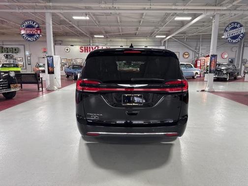 2024 Chrysler Pacifica Touring