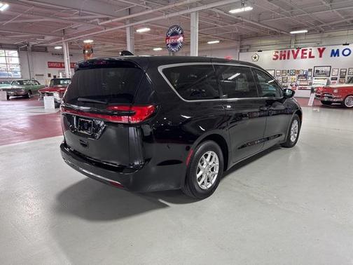 2024 Chrysler Pacifica Touring