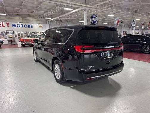 2024 Chrysler Pacifica Touring