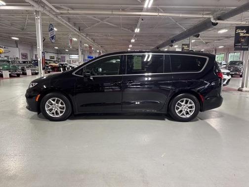 2024 Chrysler Pacifica Touring