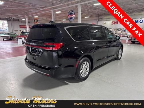 2024 Chrysler Pacifica Touring