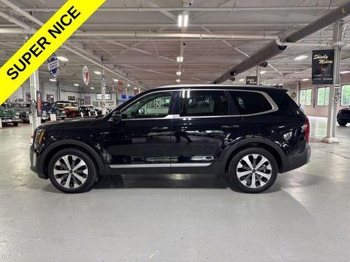 Ebony Black 2022 Kia Telluride S
