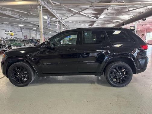 2022 Jeep Grand Cherokee Laredo