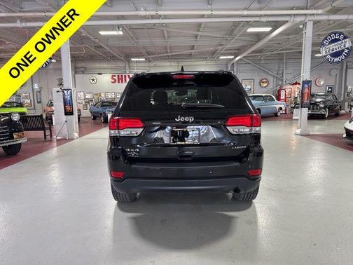 Diamond Black Crystal Pearlcoat 2020 Jeep Grand Cherokee Laredo