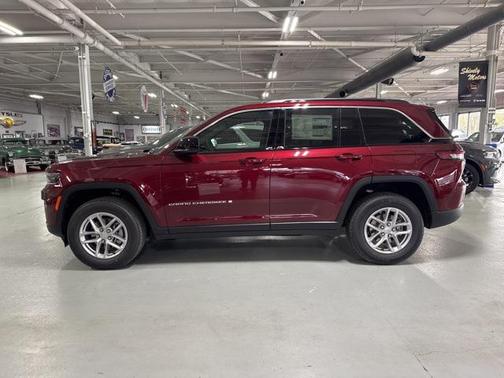 2025 Jeep Grand Cherokee Laredo