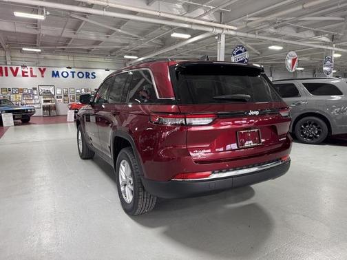 2025 Jeep Grand Cherokee Laredo