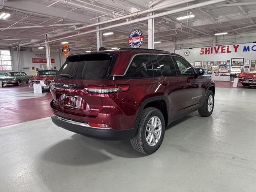 2025 Jeep Grand Cherokee Laredo