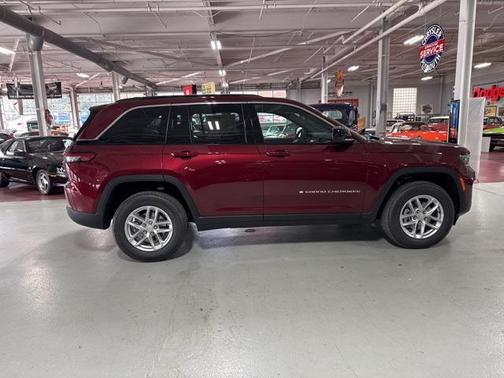 2025 Jeep Grand Cherokee Laredo