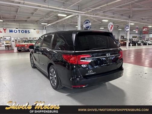 Crystal Black Pearl 2023 Honda Odyssey EX-L