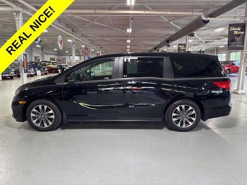 Crystal Black Pearl 2023 Honda Odyssey EX-L
