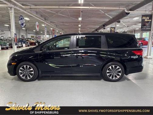 Crystal Black Pearl 2023 Honda Odyssey EX-L