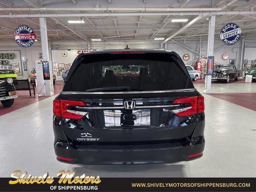Crystal Black Pearl 2023 Honda Odyssey EX-L