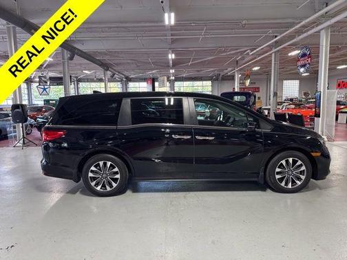 Crystal Black Pearl 2023 Honda Odyssey EX-L
