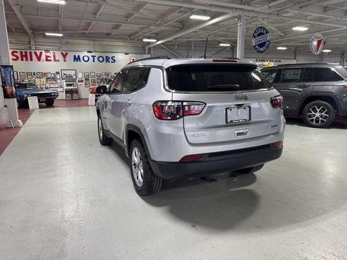 Silver Zynith Metallic Clearcoat 2026 Jeep Compass Latitude