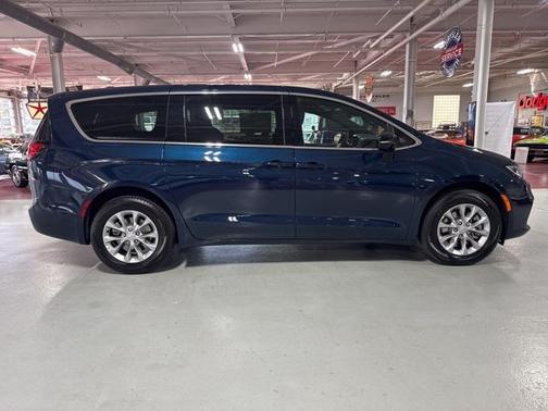 2025 Chrysler Pacifica L