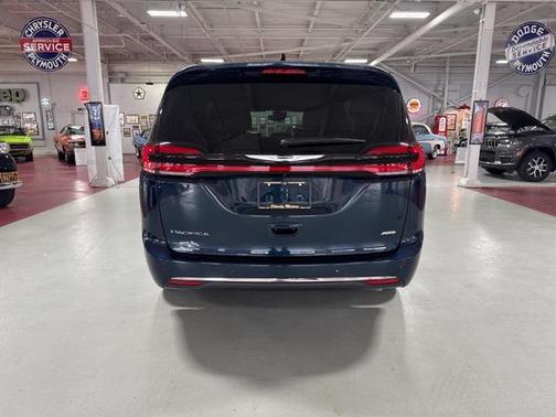 2025 Chrysler Pacifica L