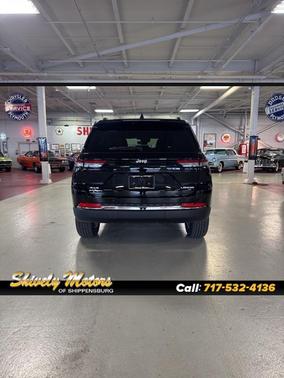2025 Jeep Grand Cherokee Laredo