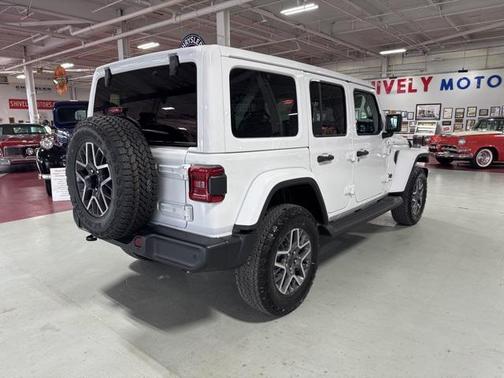 2025 Jeep Wrangler 4-Door Sahara 4x4