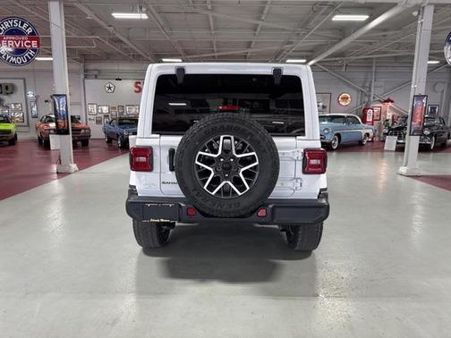 2025 Jeep Wrangler 4-Door Sahara 4x4