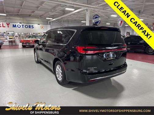 2024 Chrysler Pacifica Touring