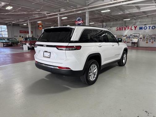 2025 Jeep Grand Cherokee Laredo