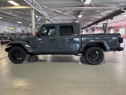 2025 Jeep Gladiator Nighthawk