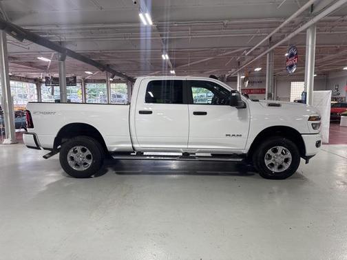 2025 RAM 2500 Big Horn Crew Cab 4x4 6'4' Box