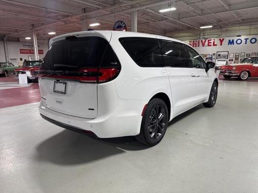 2026 Chrysler Pacifica L