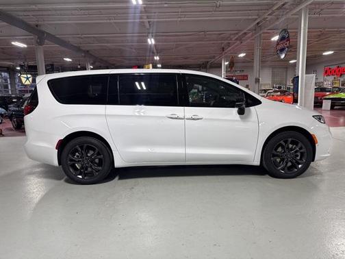 2026 Chrysler Pacifica L