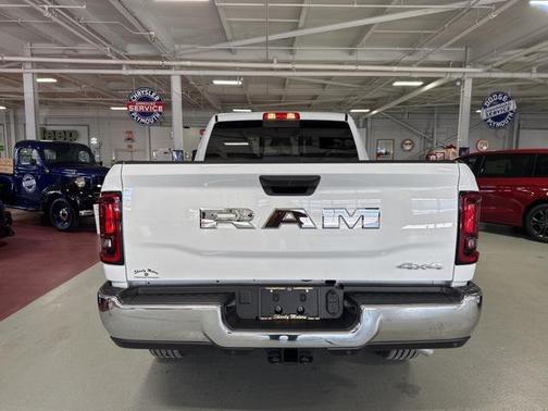 2026 RAM 2500 Tradesman Crew Cab 4x4 6'4' Box